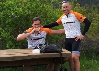 Reponiendo fuerzas durante una ruta